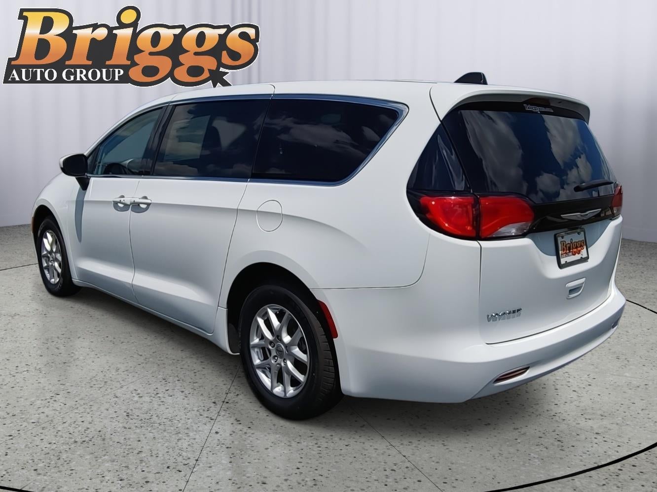 2023 Chrysler Voyager LX