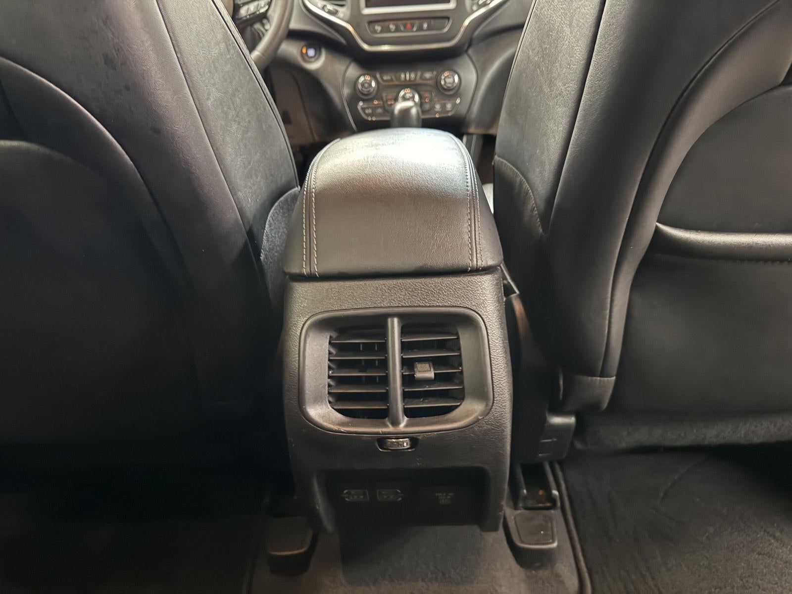 2023 Jeep Cherokee Altitude Lux