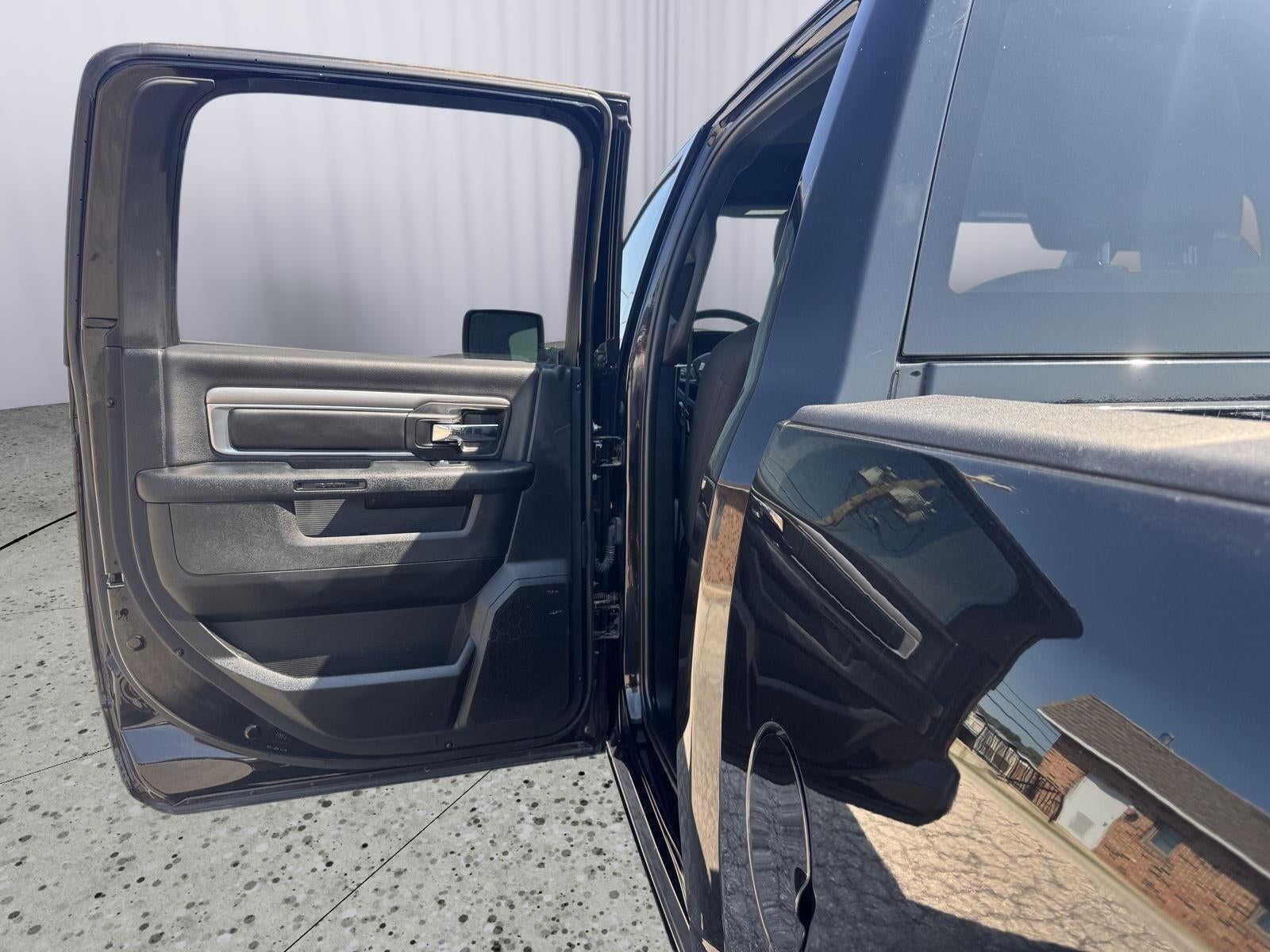 2024 RAM 1500 Classic Warlock Crew Cab 4x2 5'7' Box