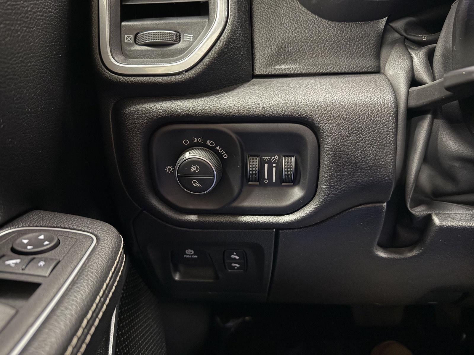 2023 RAM 1500 Laramie Crew Cab 4x4 5'7' Box