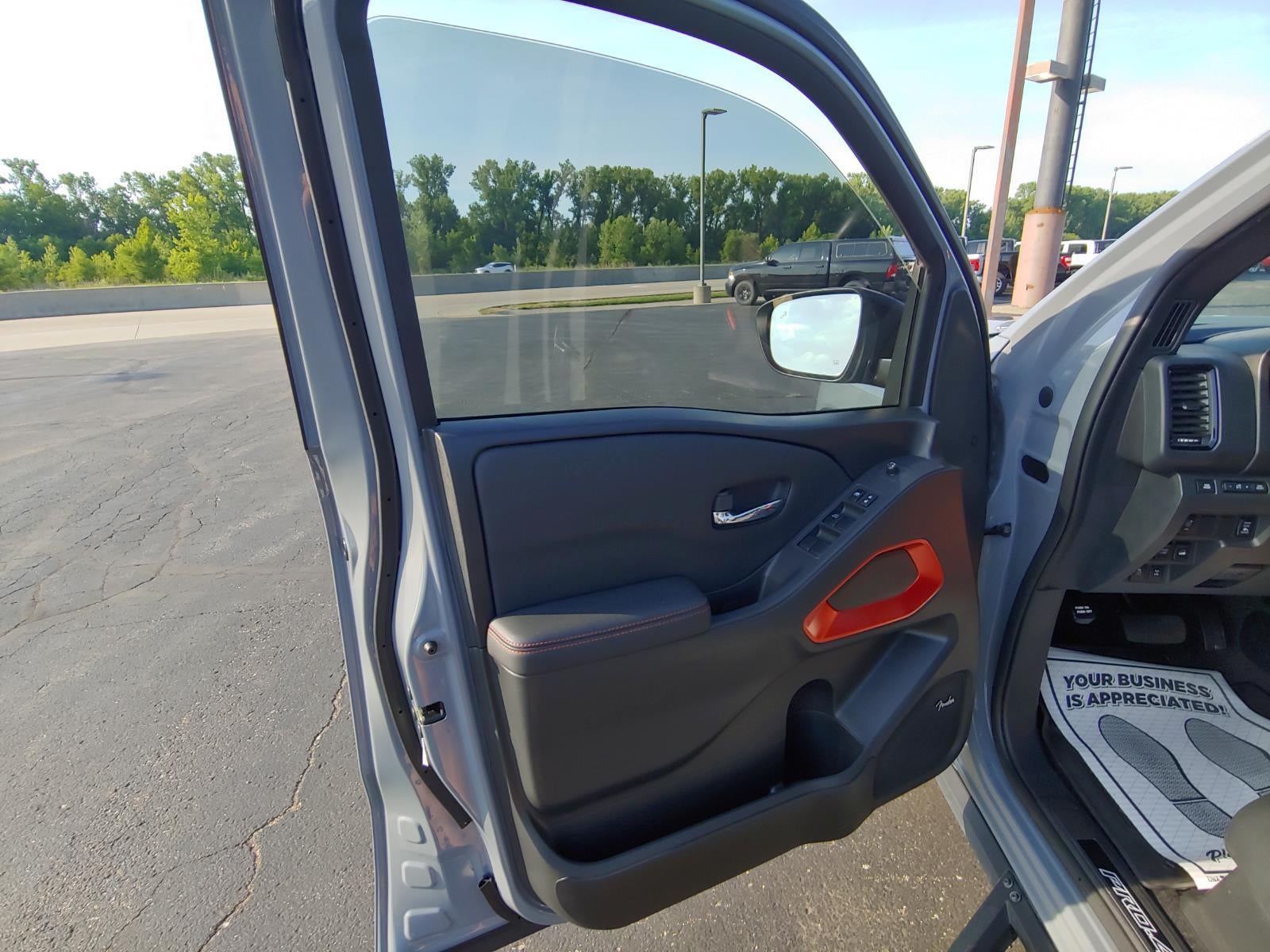 2023 Nissan Frontier Crew Cab PRO-4X 4x4