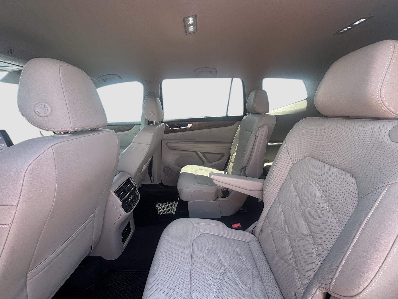 2025 Volkswagen Atlas 2.0T SE w/Technology