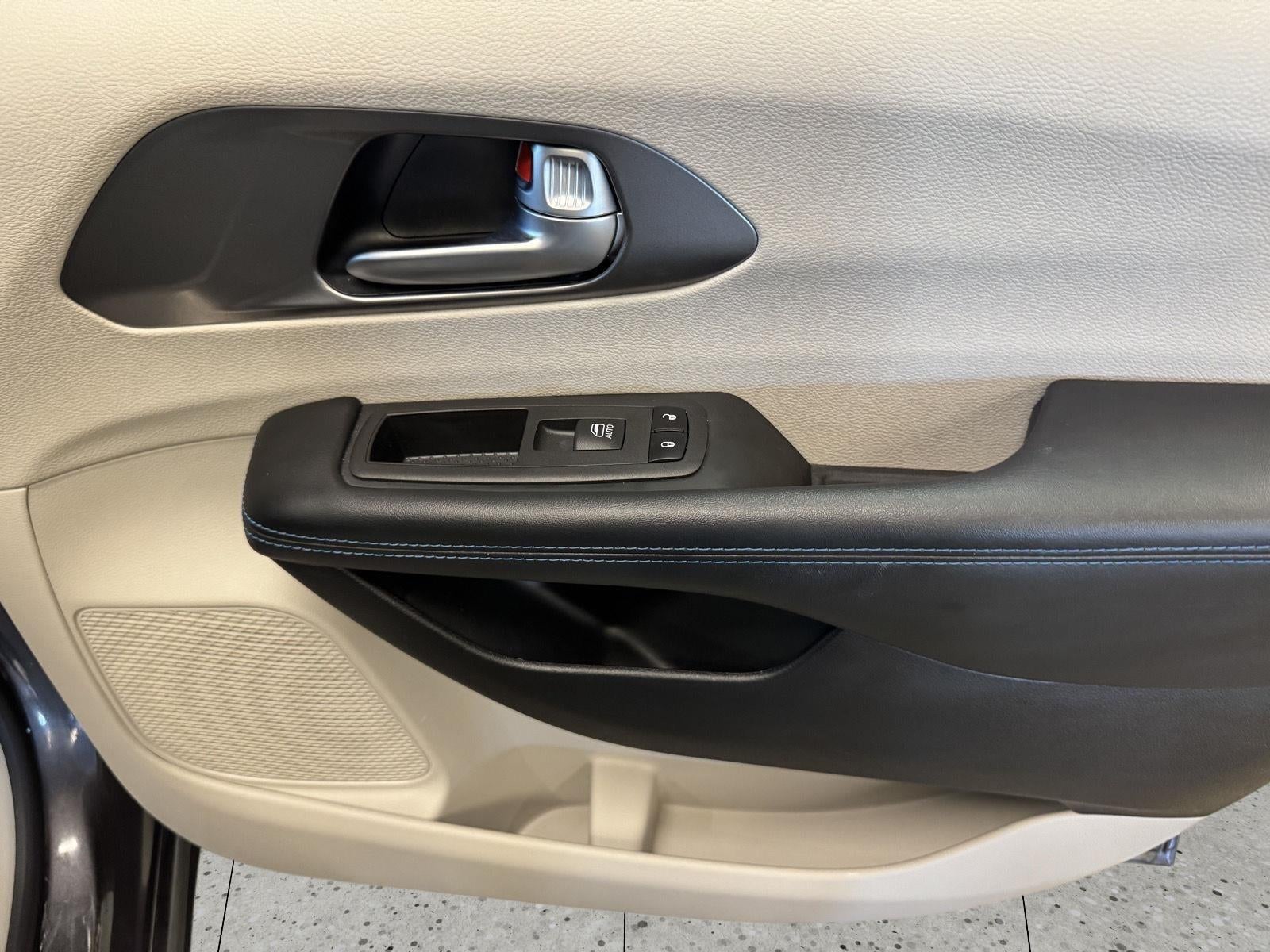 2021 Chrysler Pacifica Touring L