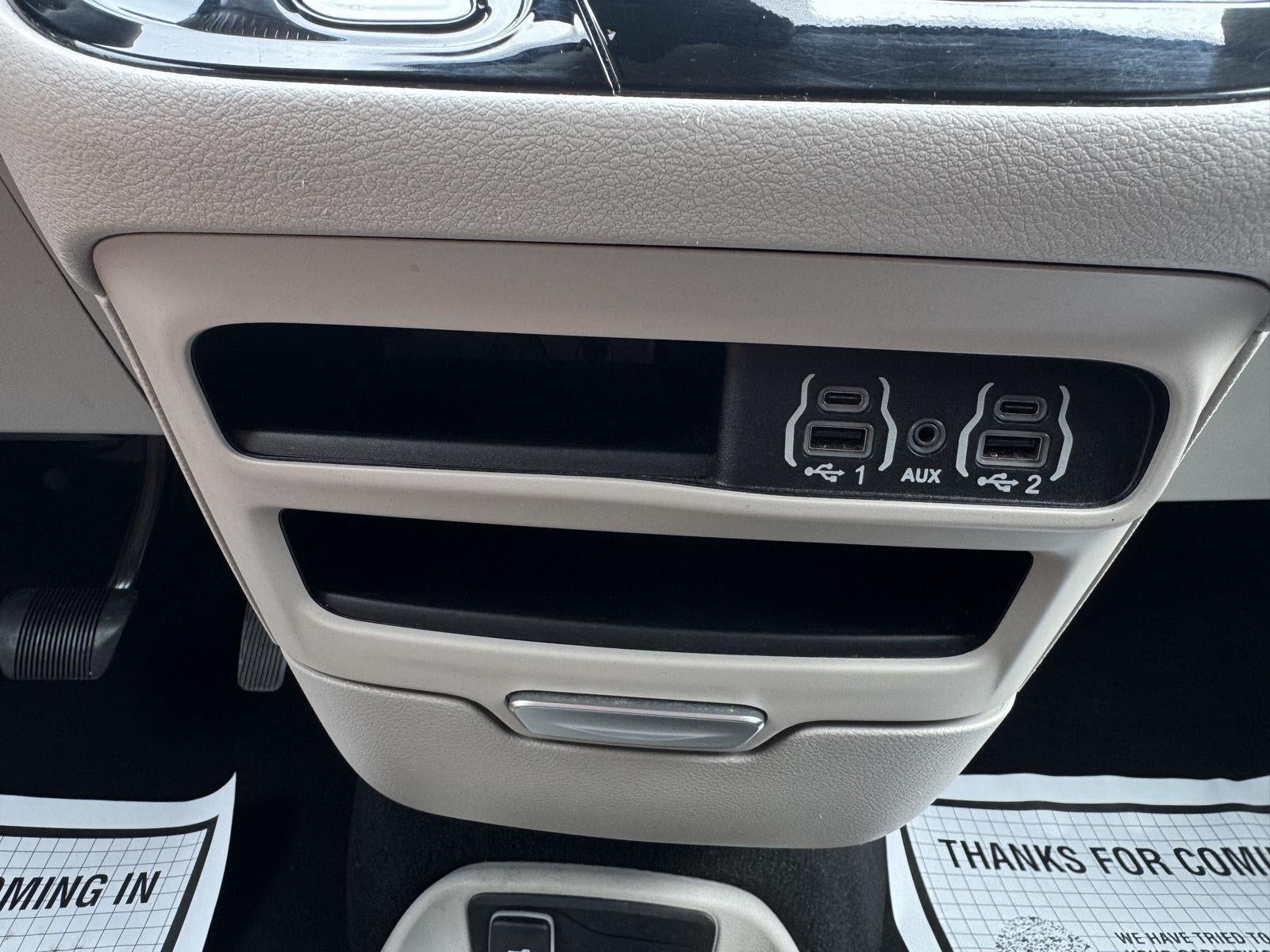 2023 Chrysler Voyager LX