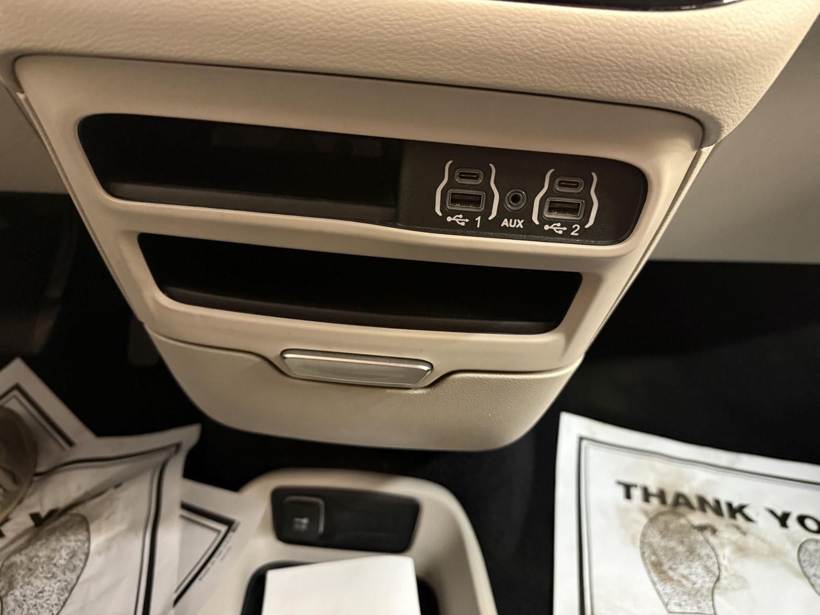 2022 Chrysler Voyager LX