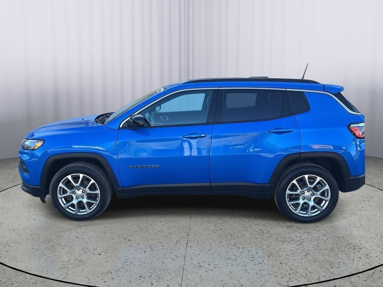 2023 Jeep Compass Latitude Lux FWD