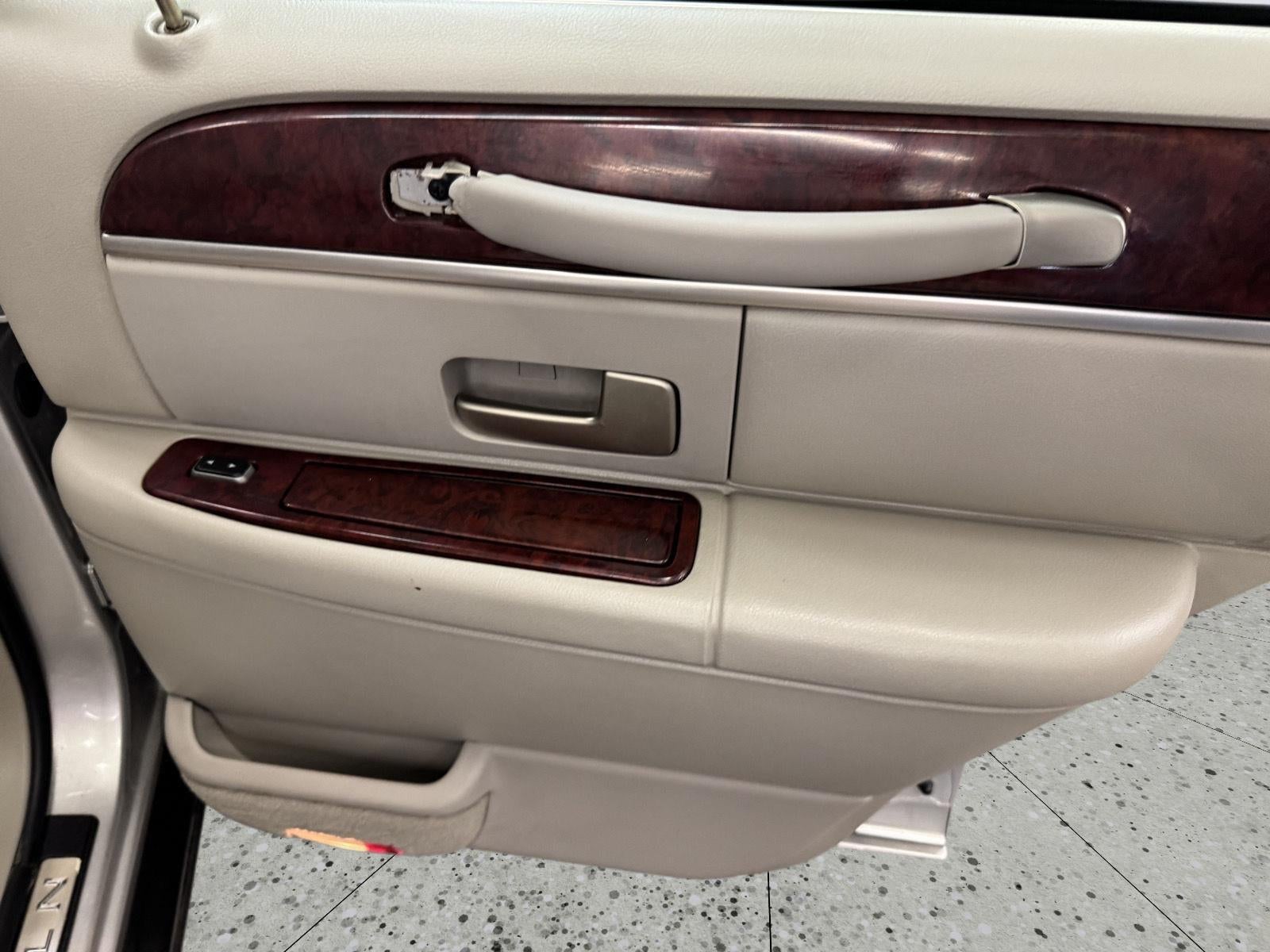 2003 Lincoln Town Car Cartier