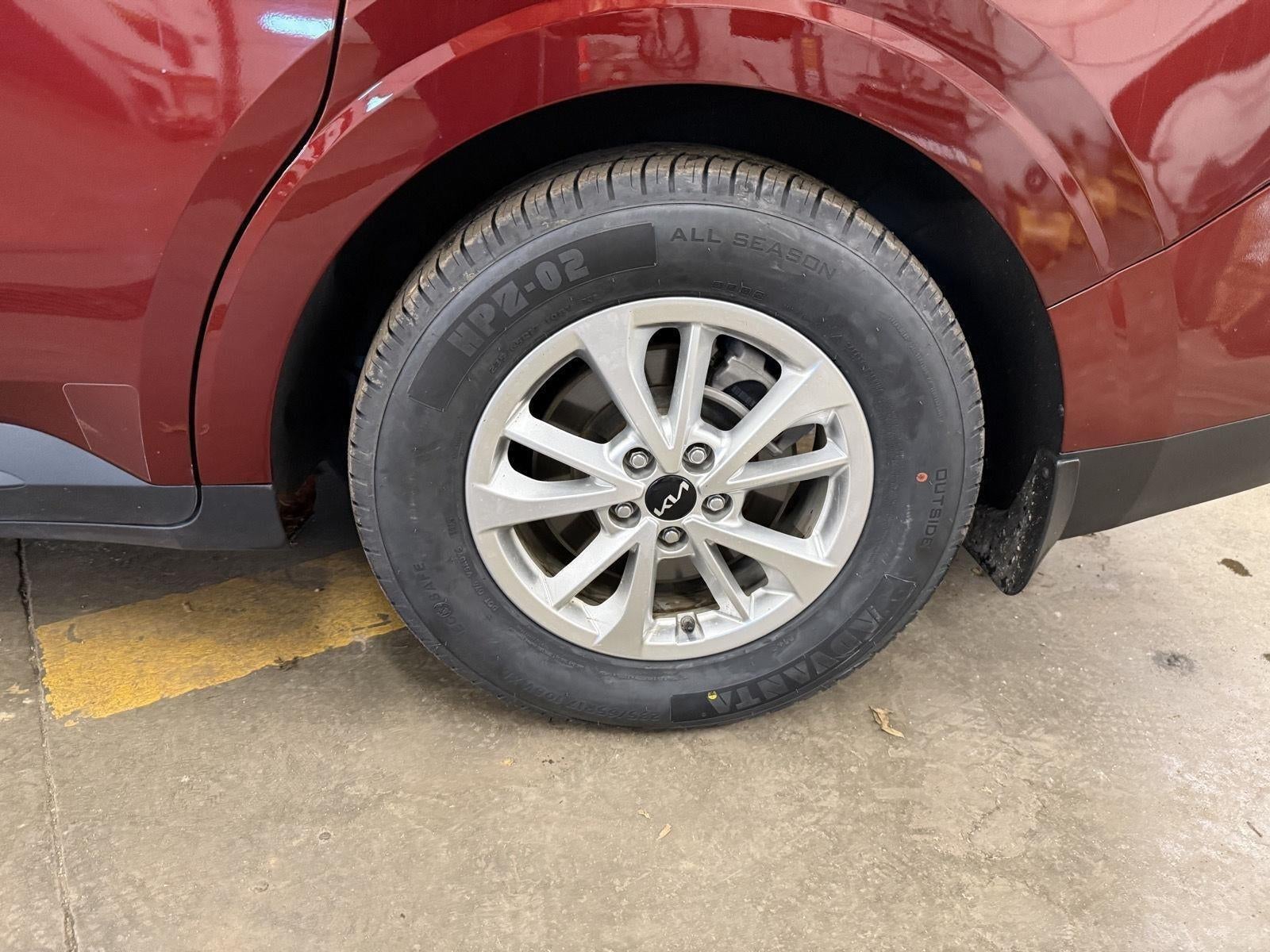 2023 Kia Carnival LX