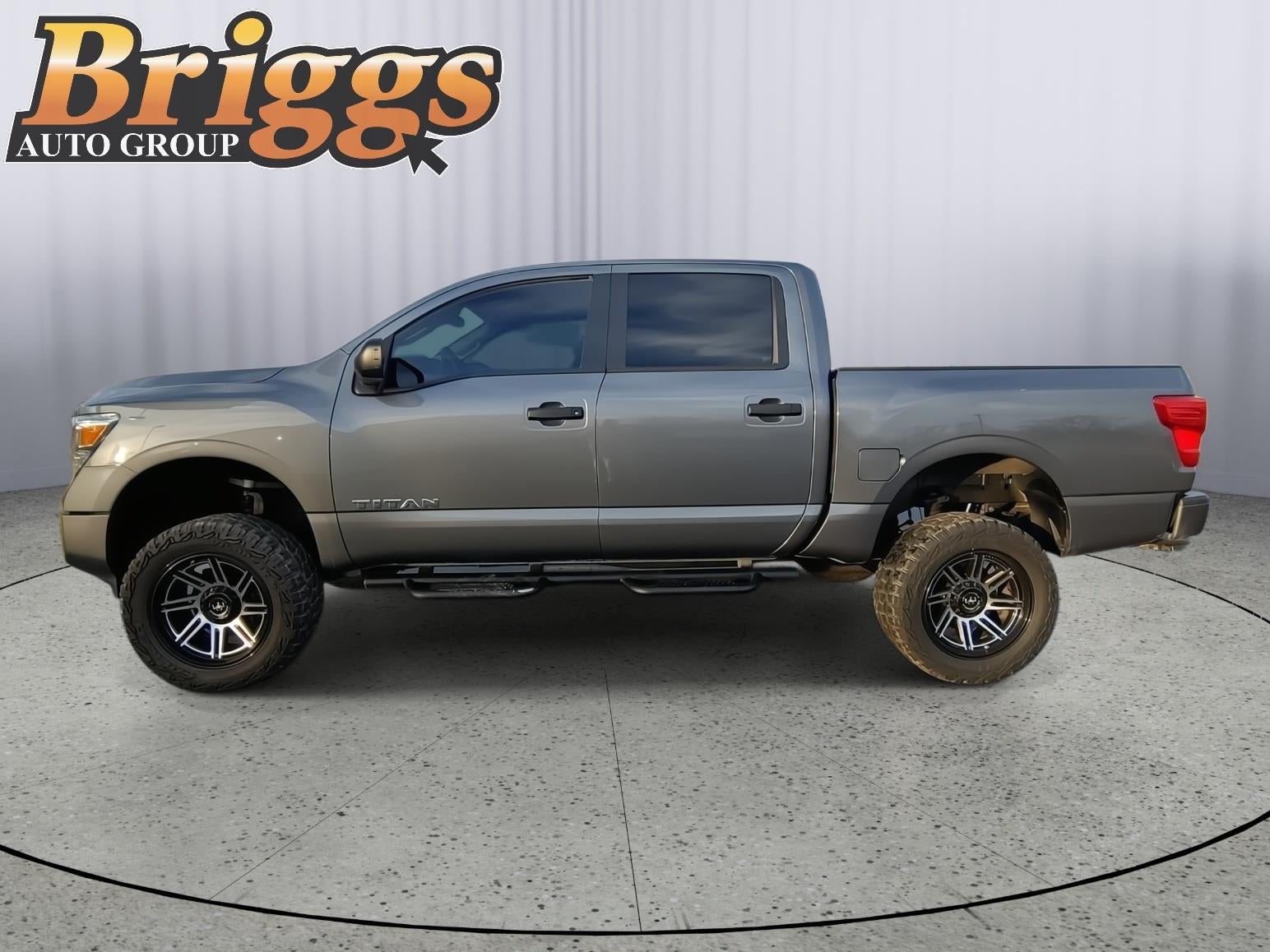 2022 Nissan Titan SV