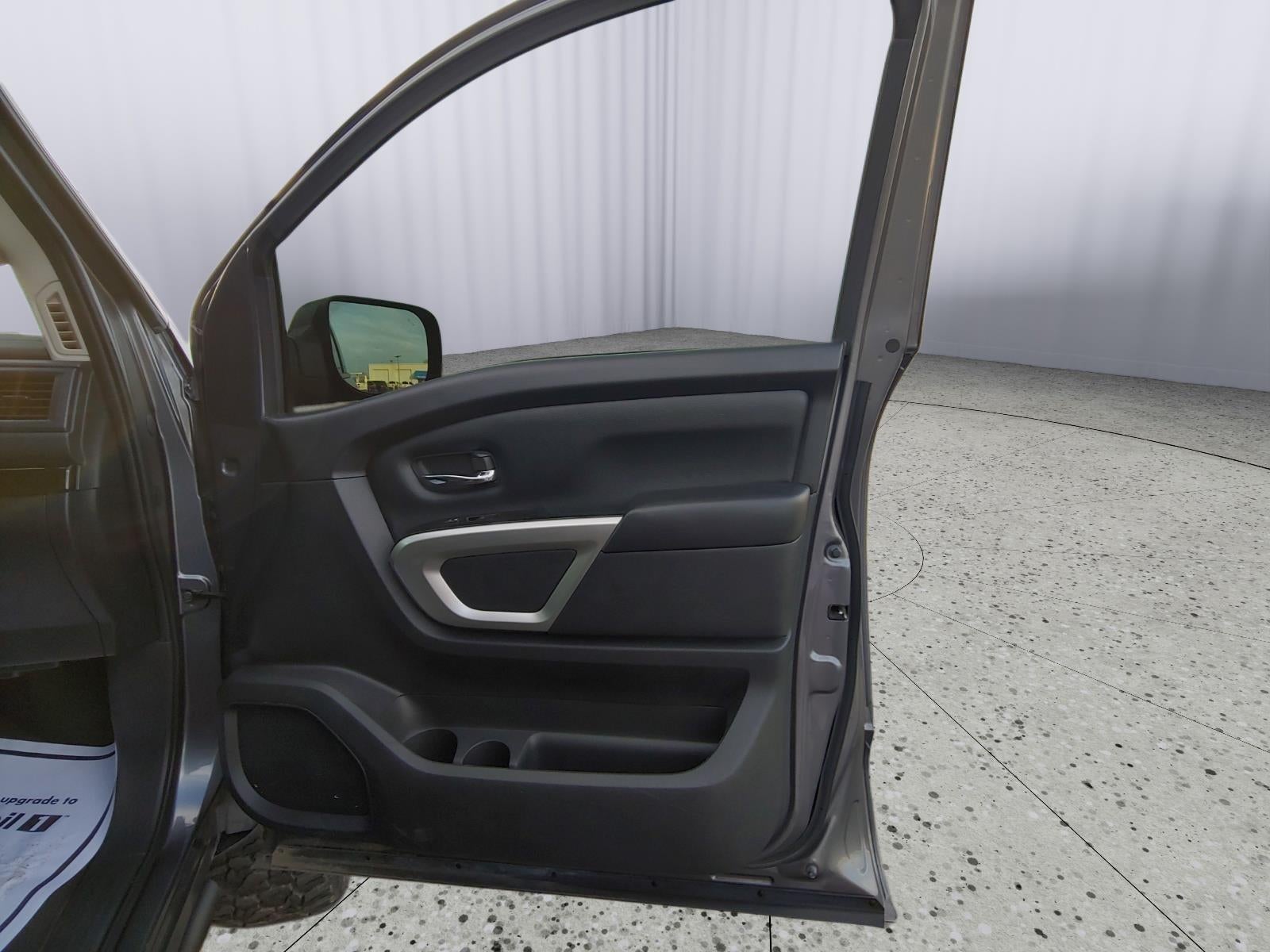 2022 Nissan Titan SV