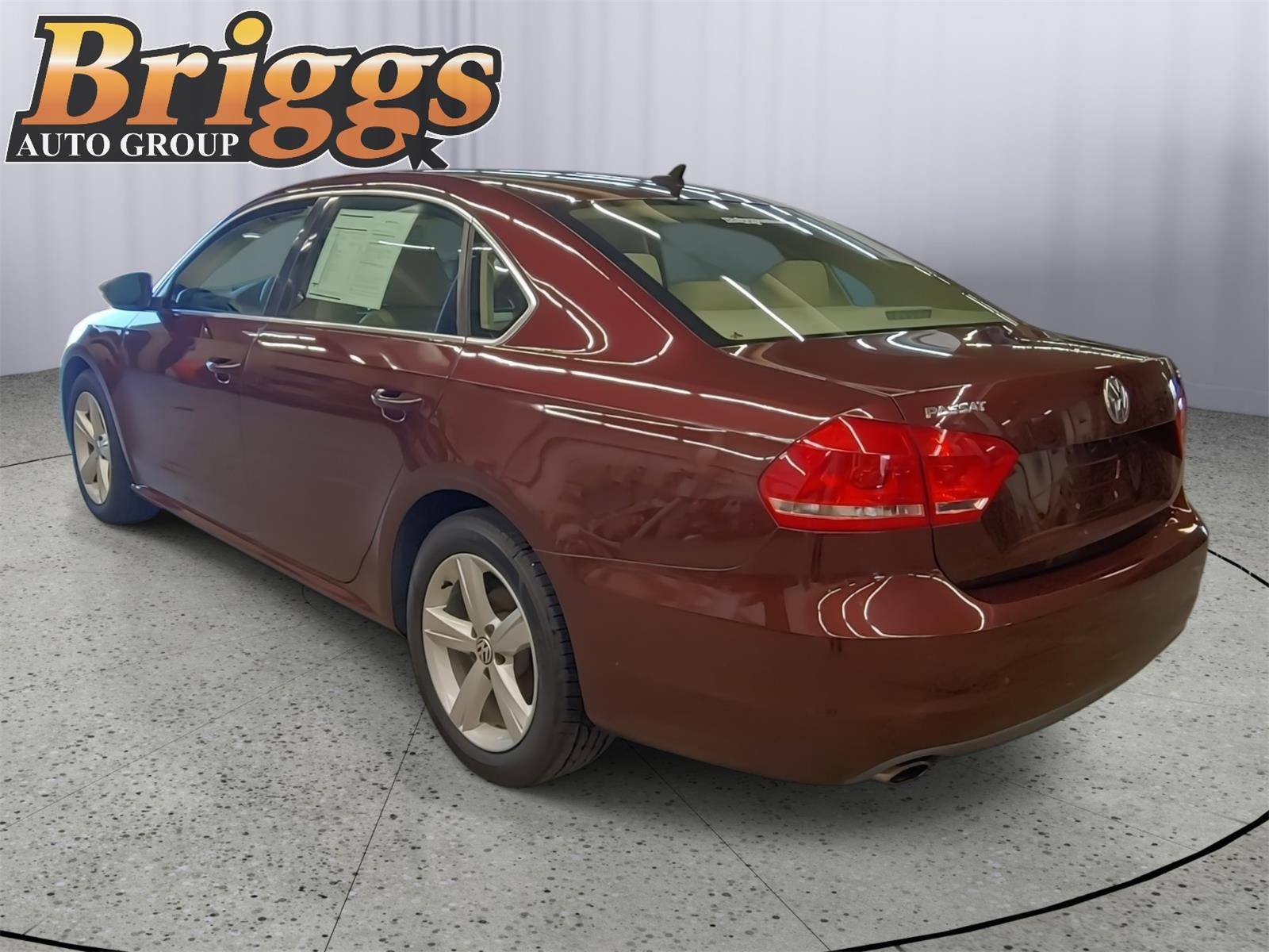2012 Volkswagen Passat SE w/Sunroof & Nav PZEV