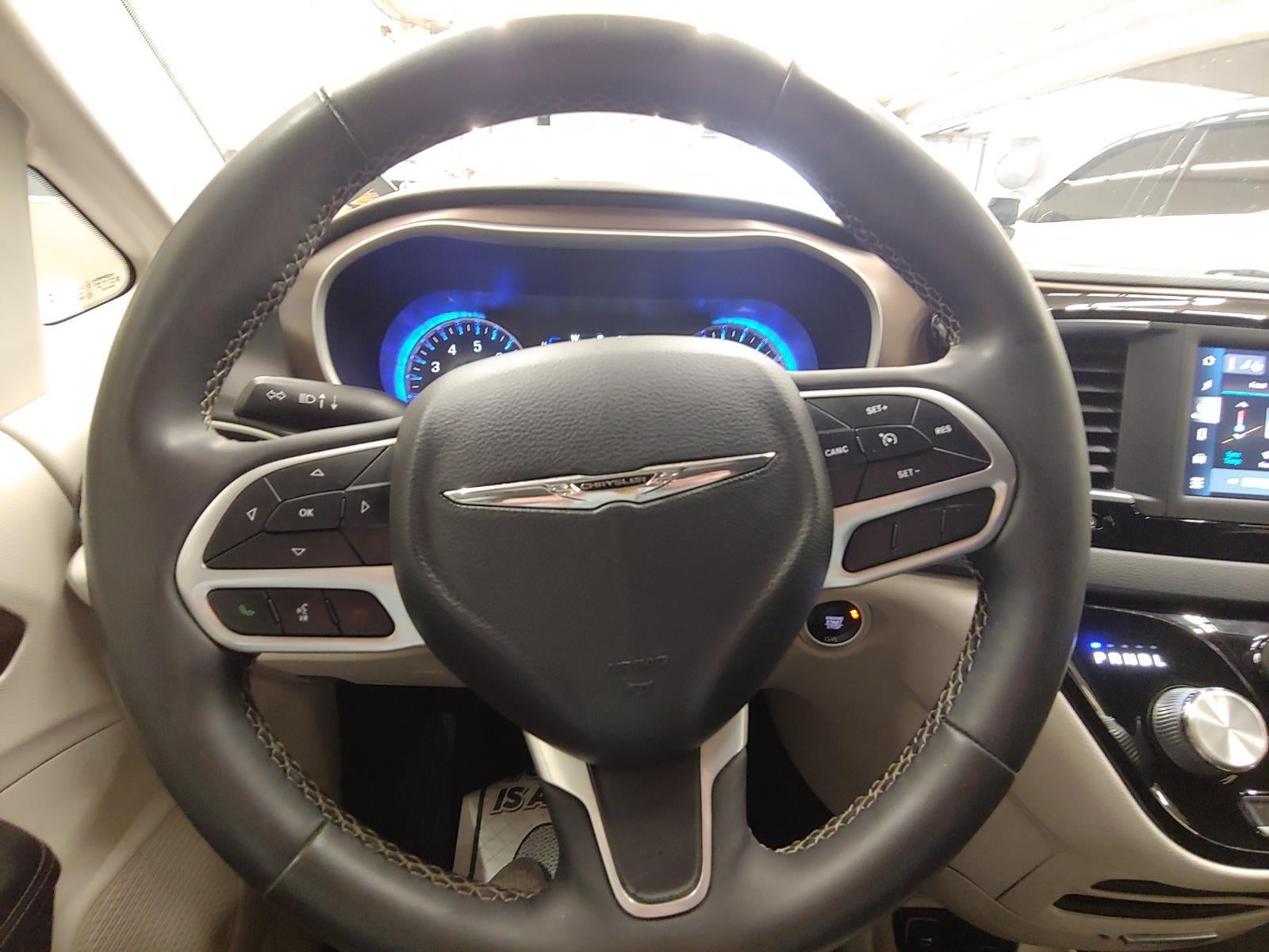 2022 Chrysler Voyager LX