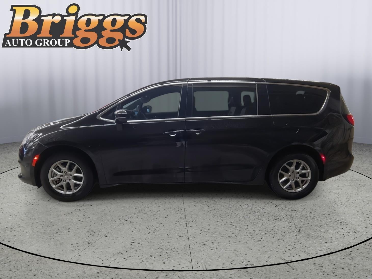 2025 Chrysler Voyager LX