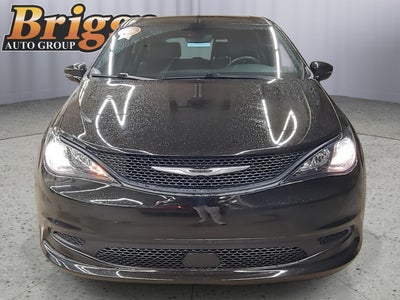 2025 Chrysler Voyager LX