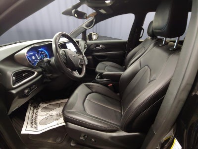 2025 Chrysler Voyager LX