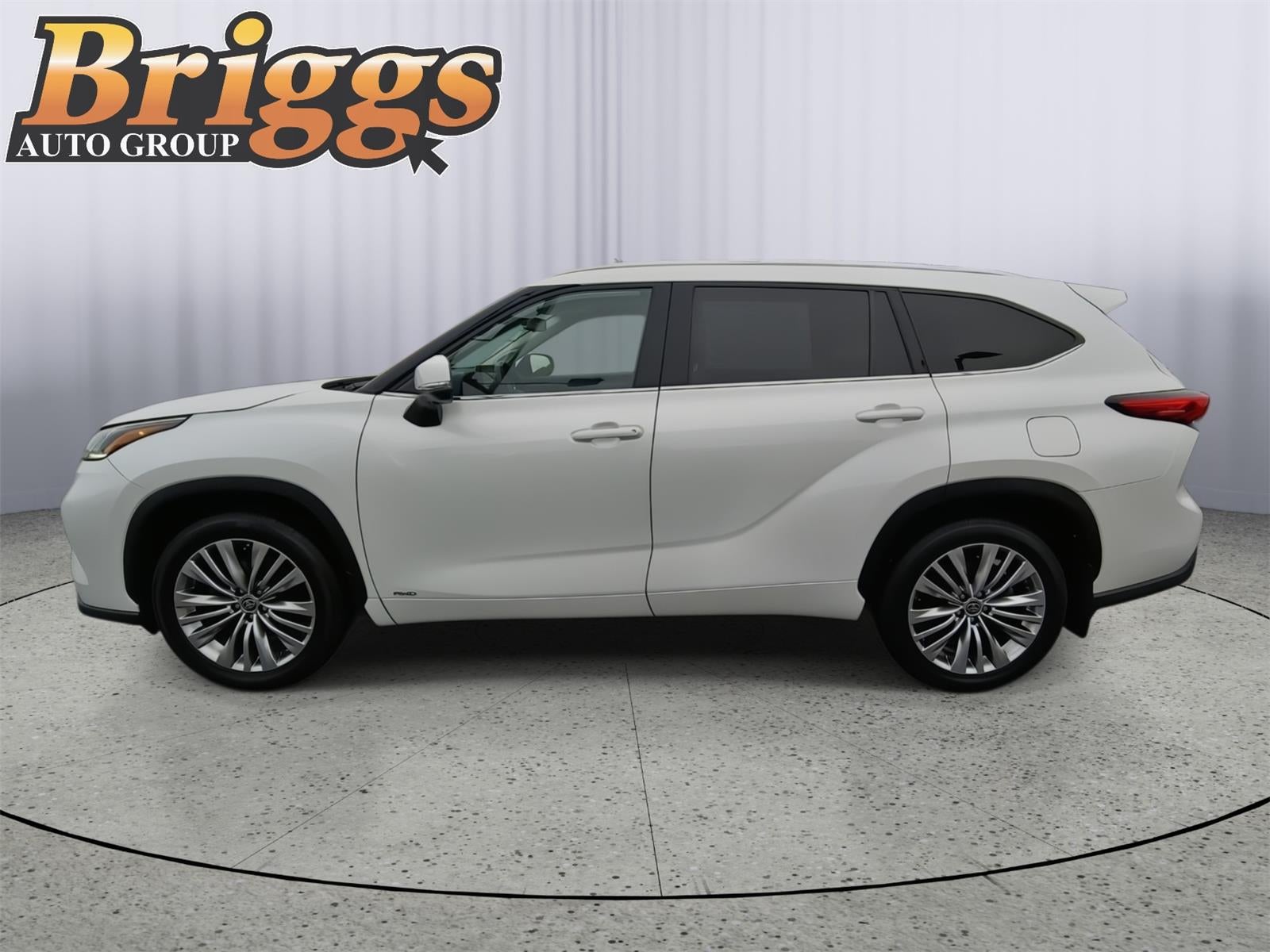 2023 Toyota Highlander Hybrid Platinum