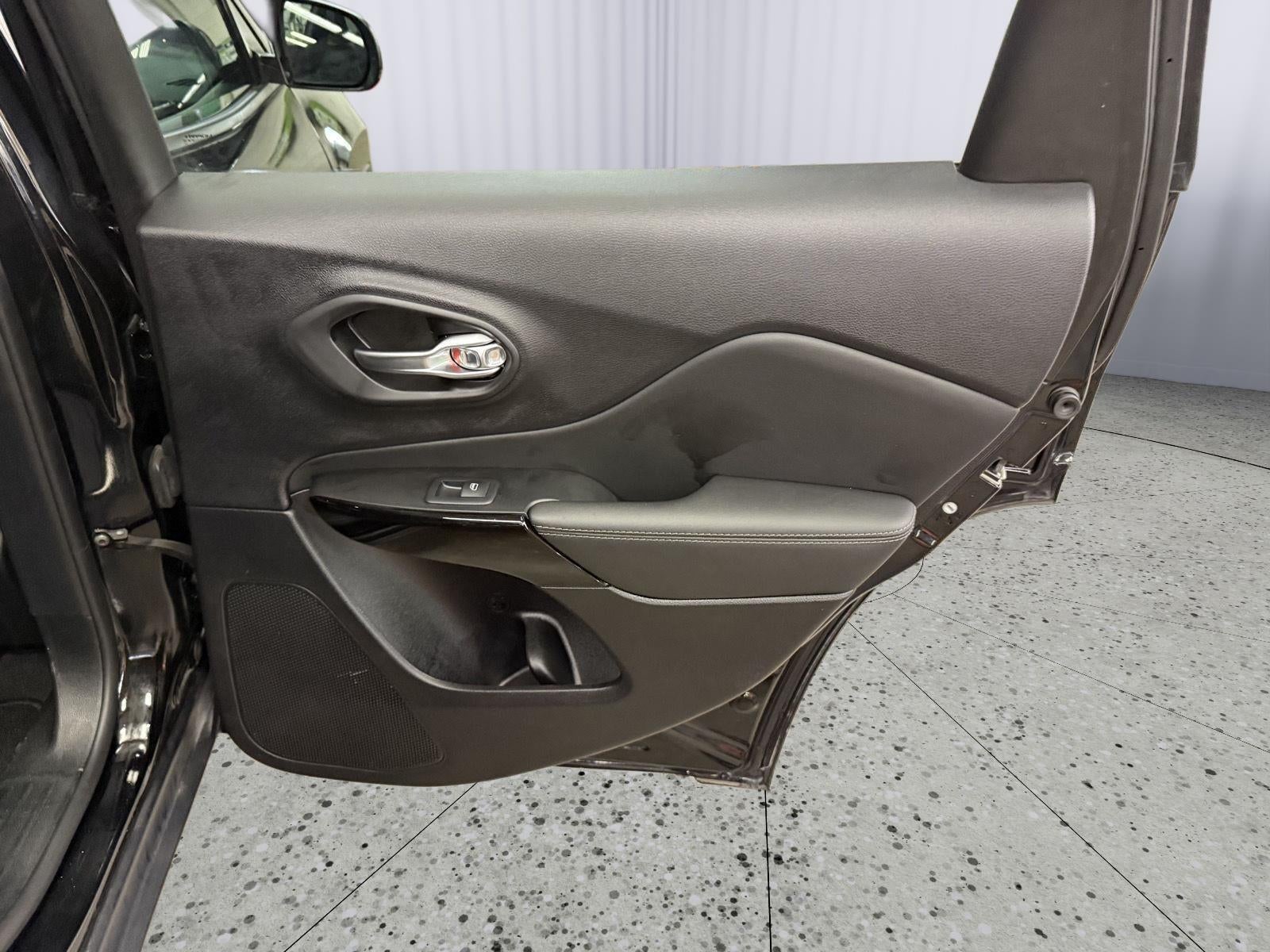 2023 Jeep Cherokee Altitude Lux