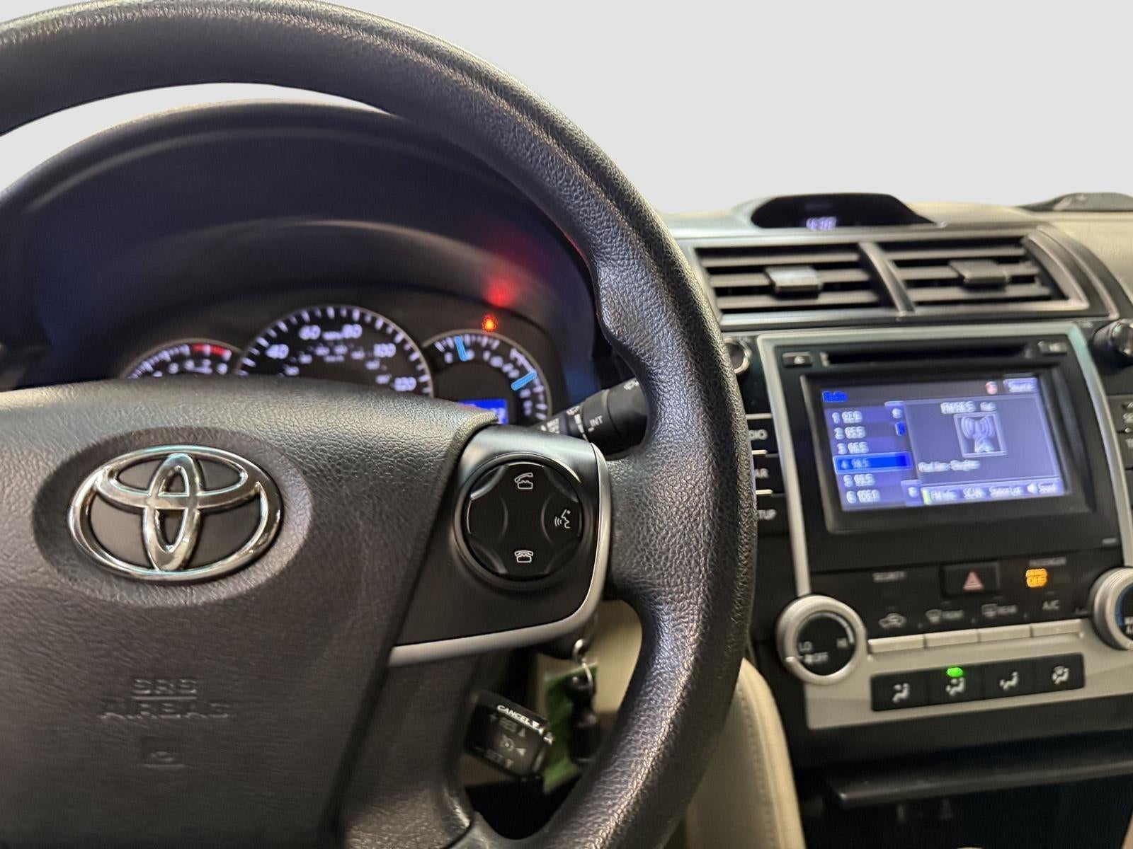 2014 Toyota CAMRY SE