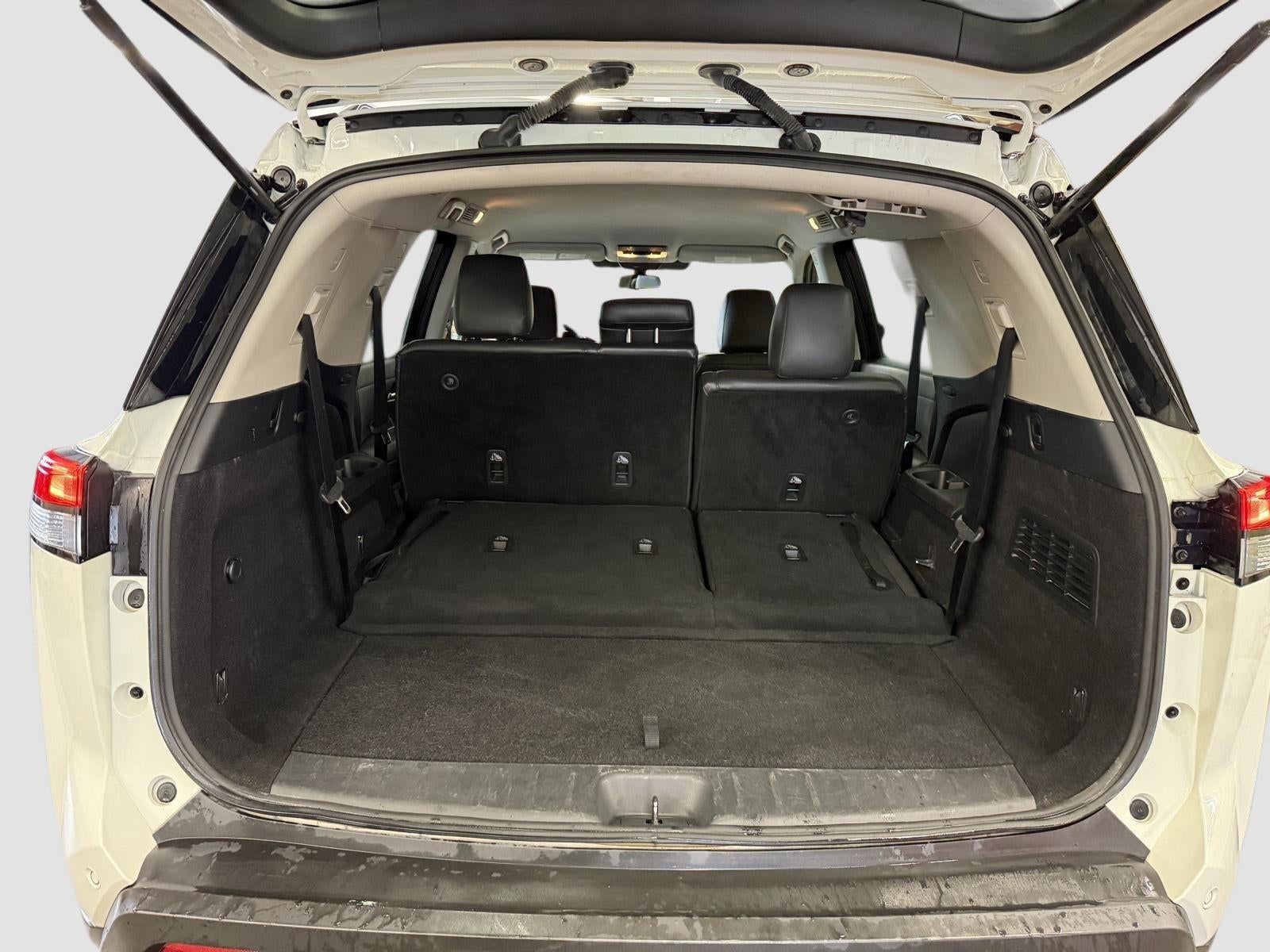 2022 Nissan Pathfinder SV