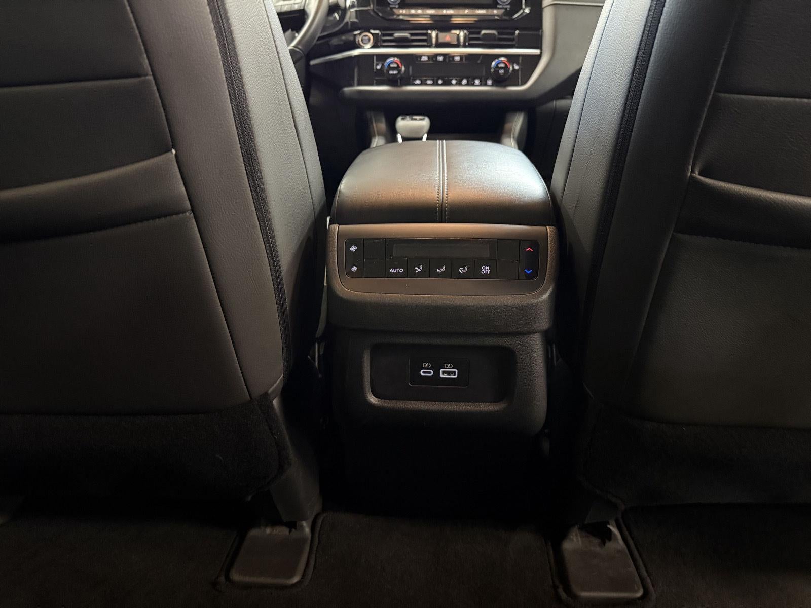 2022 Nissan Pathfinder SV