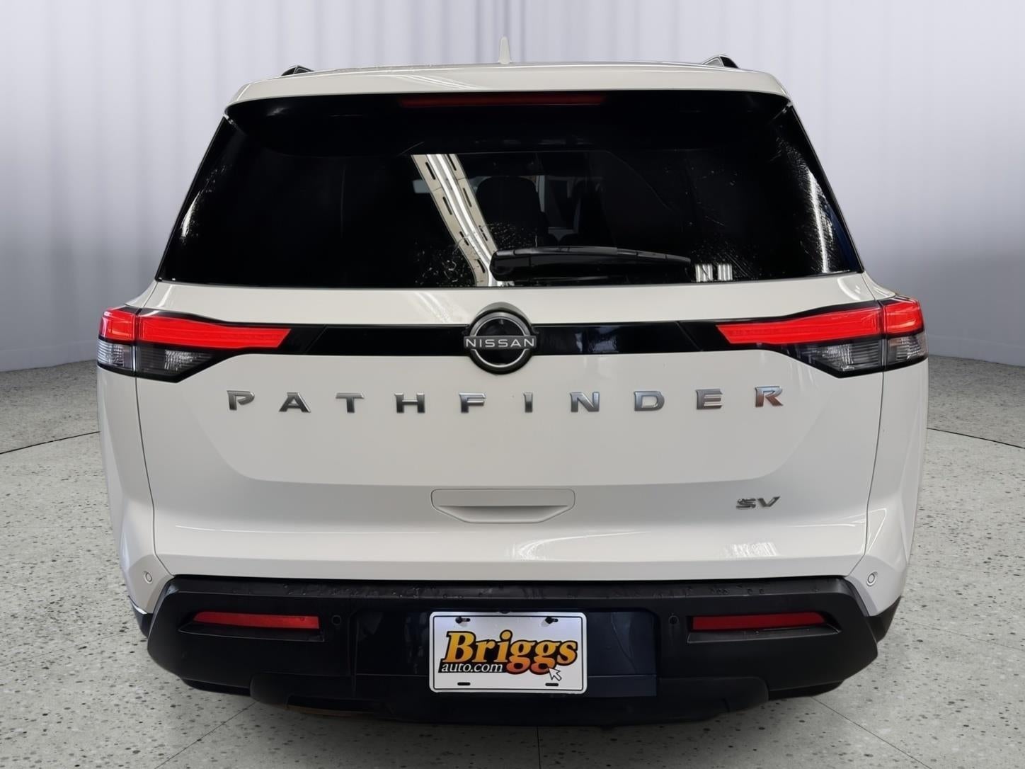 2022 Nissan Pathfinder SV