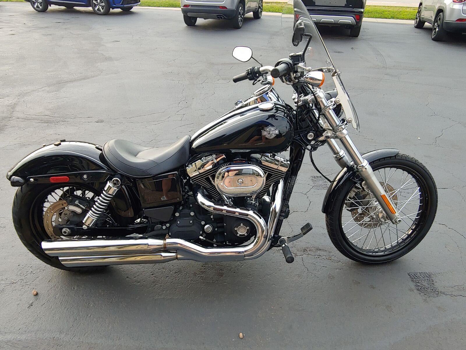 2016 HARLEY-DAVIDSON Dyna Wide Base