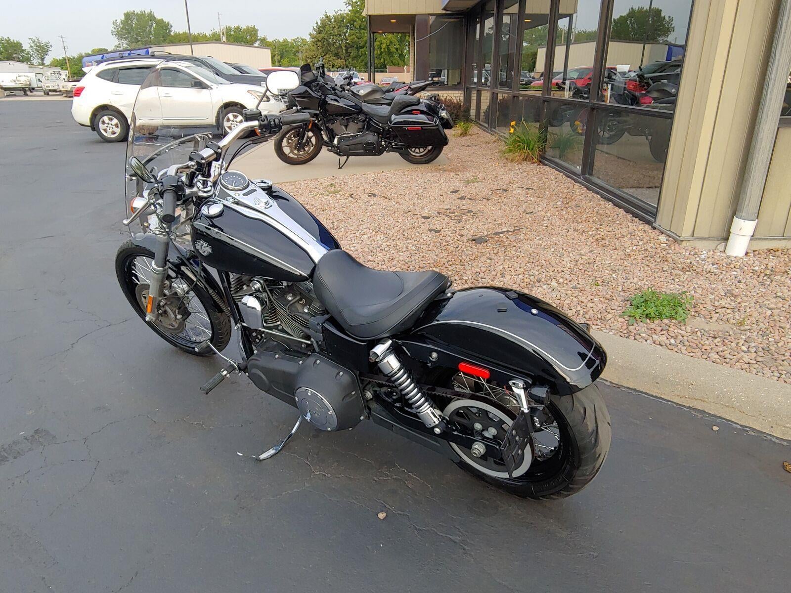 2016 HARLEY-DAVIDSON Dyna Wide Base