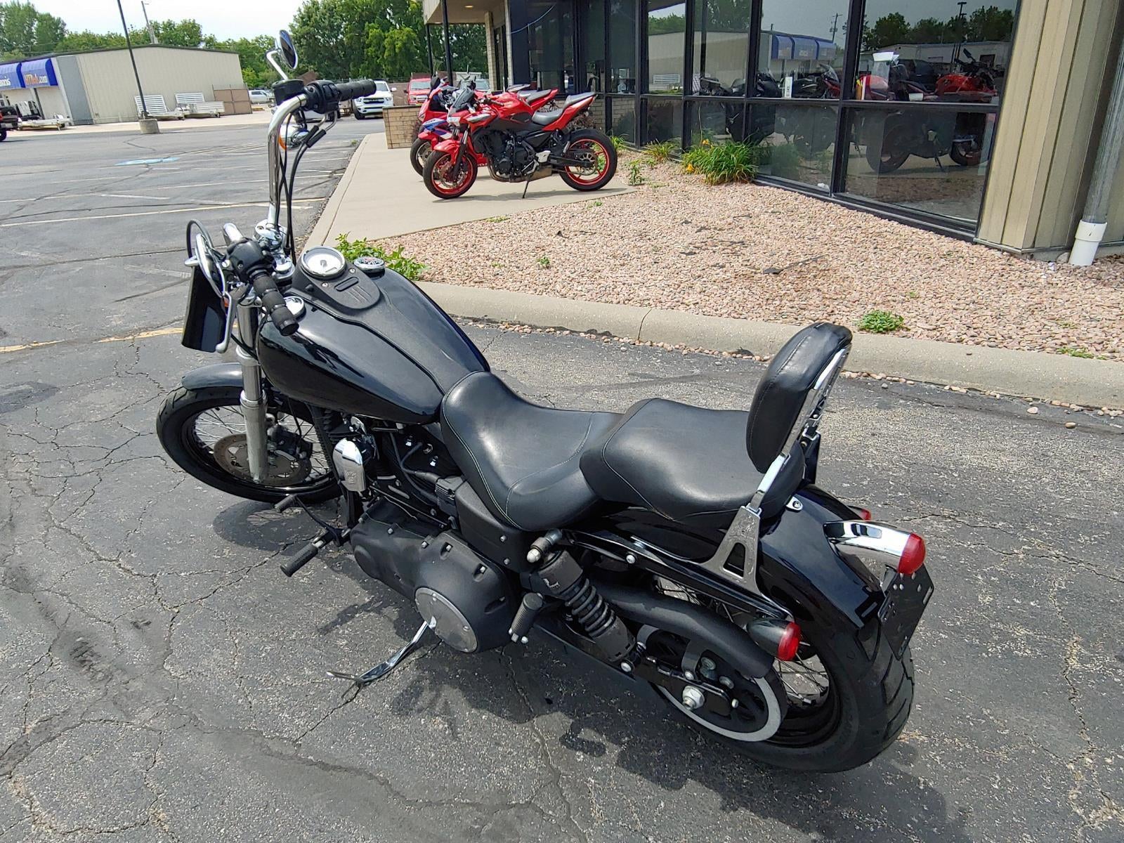 2011 HARLEY-DAVIDSON STREETBOB Base