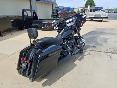 2020 HARLEY-DAVIDSON STREET GLIDE Base