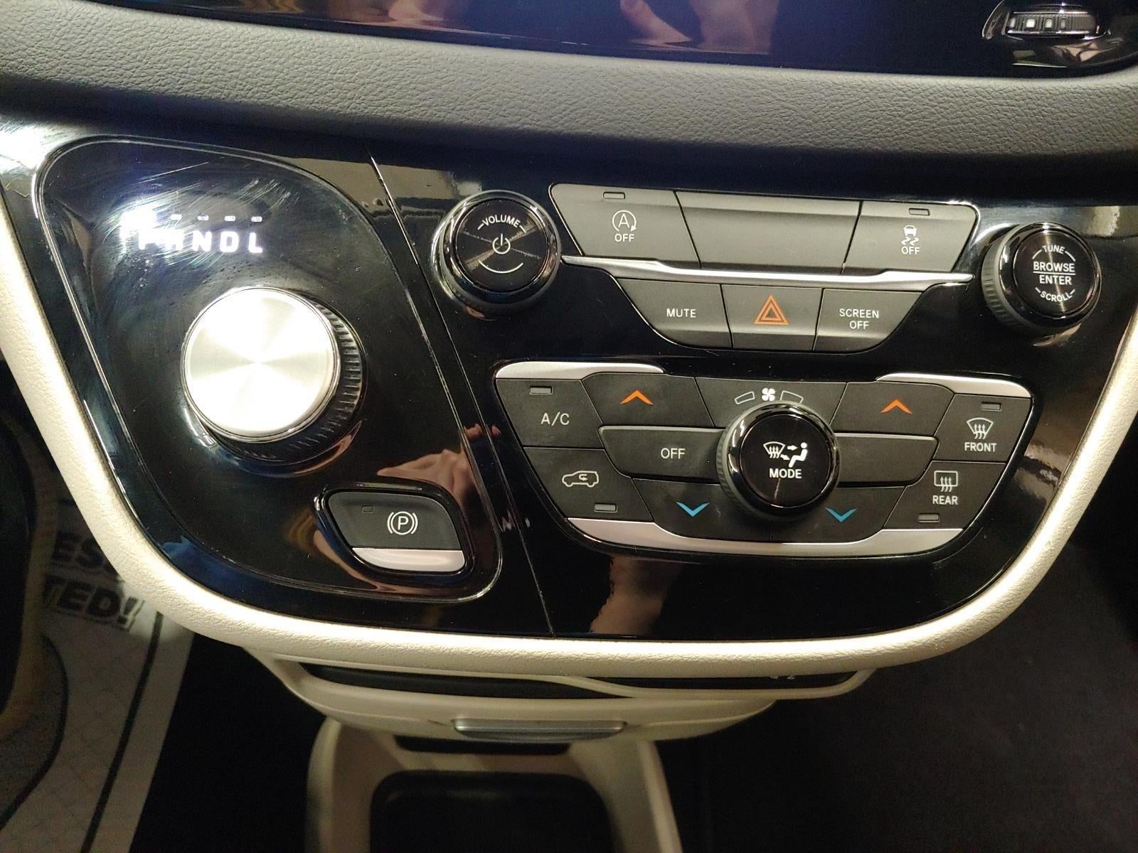 2024 Chrysler Voyager LX