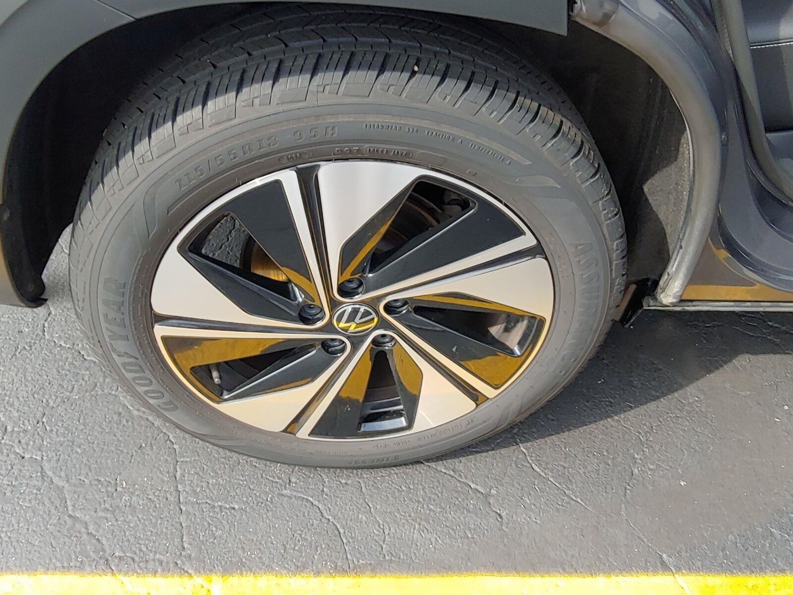 2025 Volkswagen Taos SE