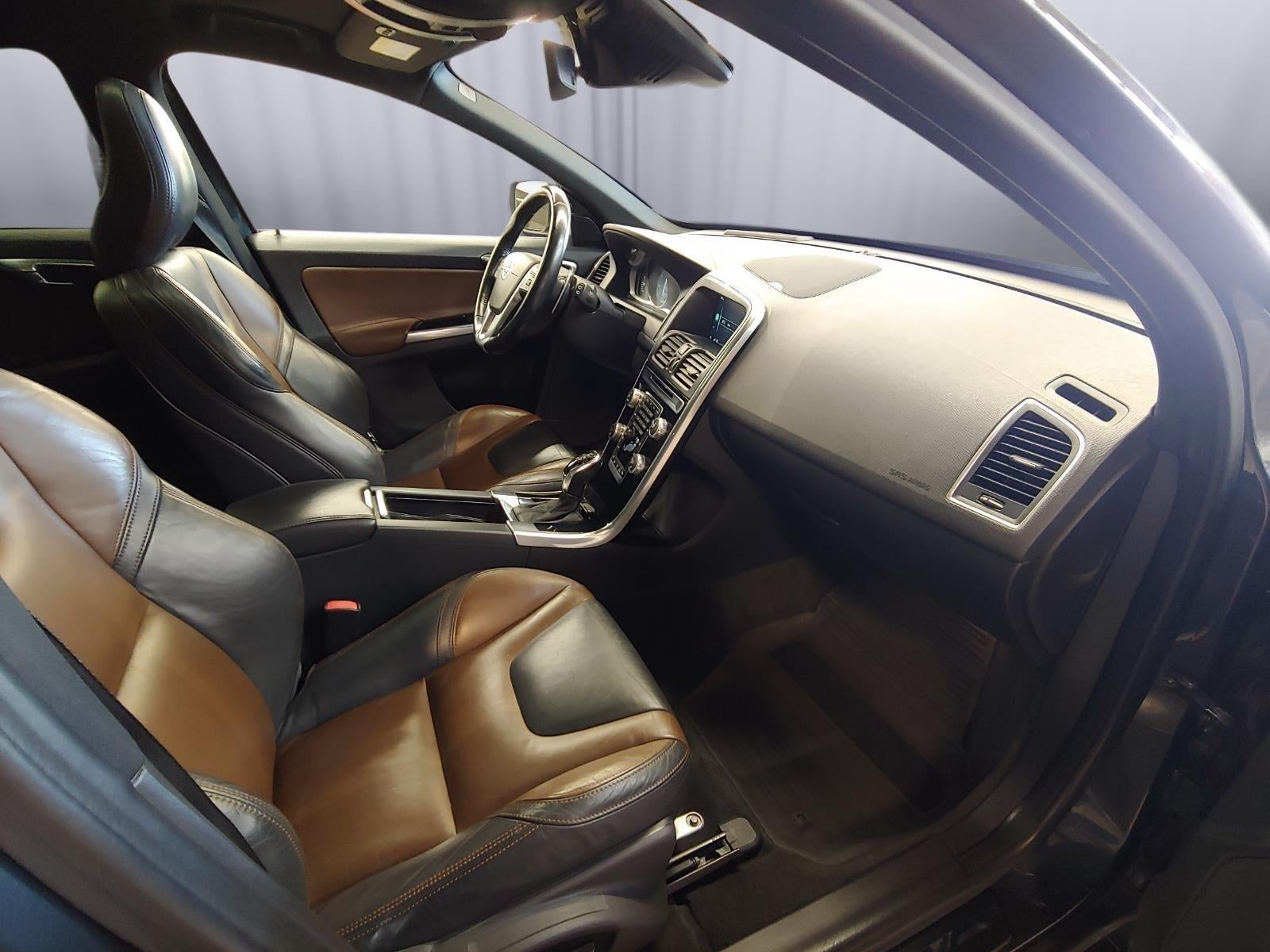 2015 Volvo XC60 T6 Platinum