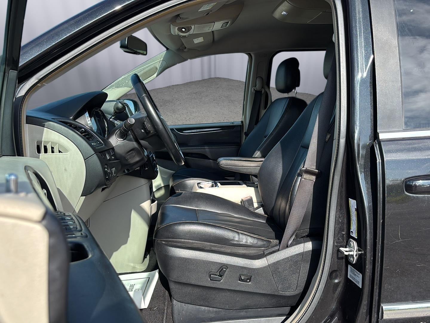 2015 Chrysler Town & Country Touring