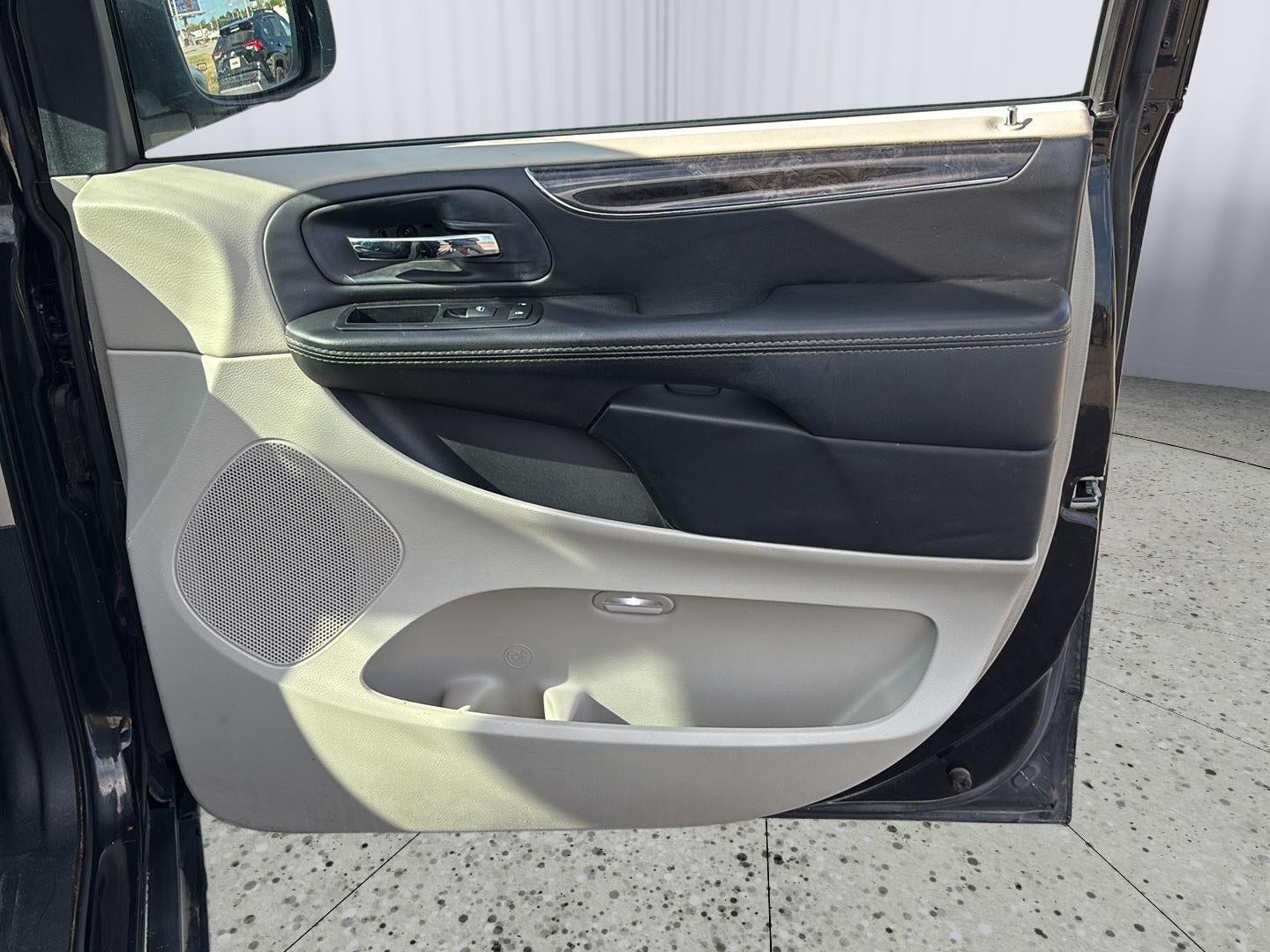 2015 Chrysler Town & Country Touring