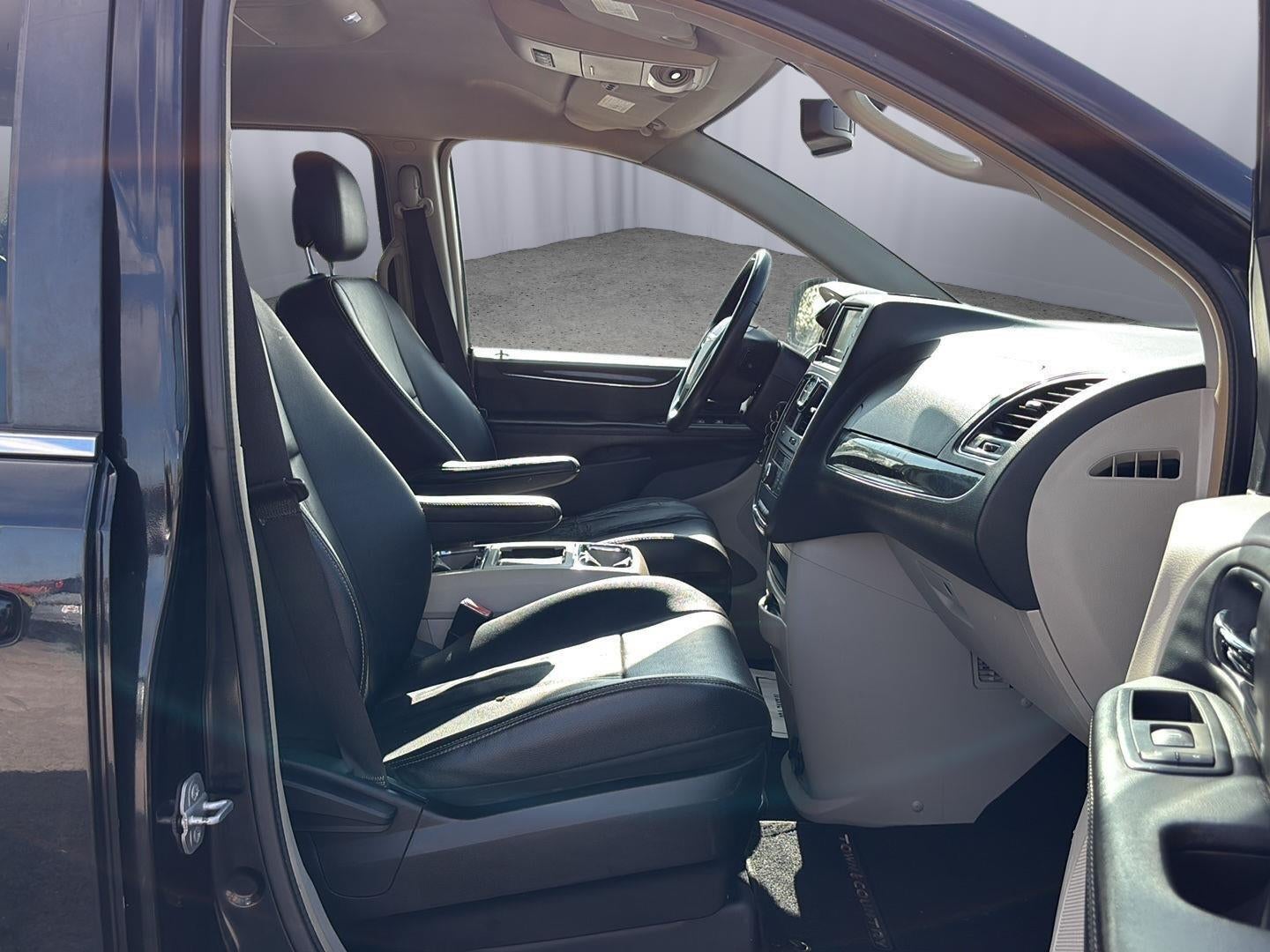 2015 Chrysler Town & Country Touring