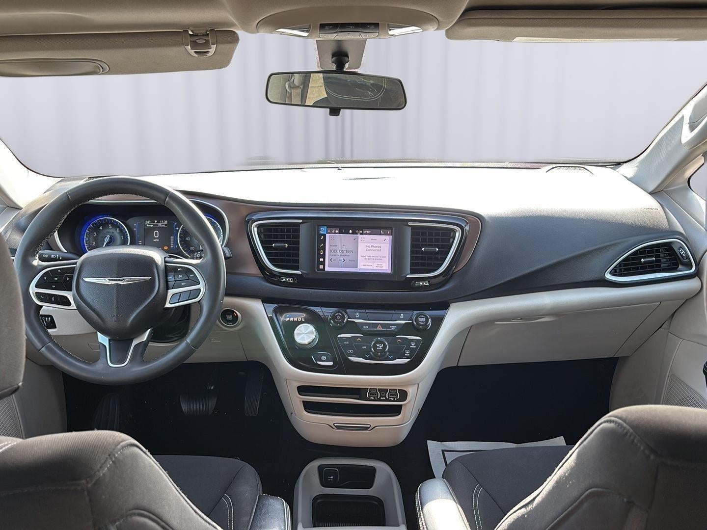 2022 Chrysler Voyager LX