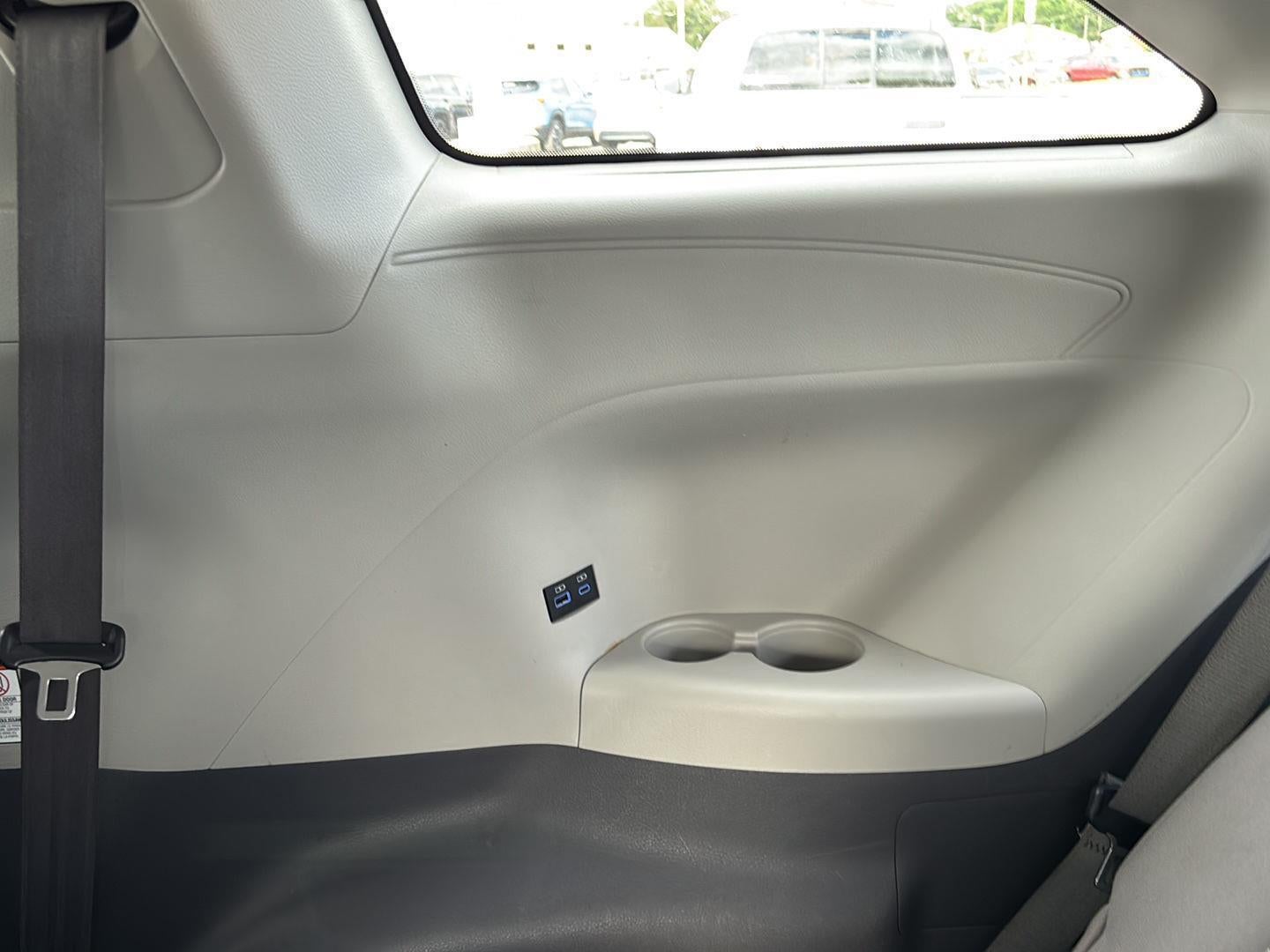 2021 Toyota Sienna LE