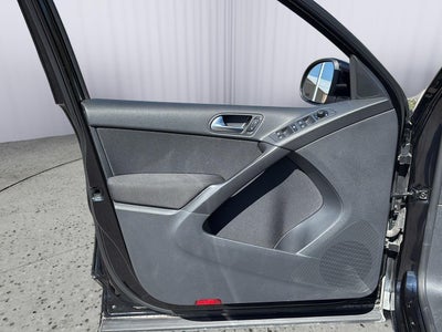 2013 Volkswagen Tiguan S w/Sunroof