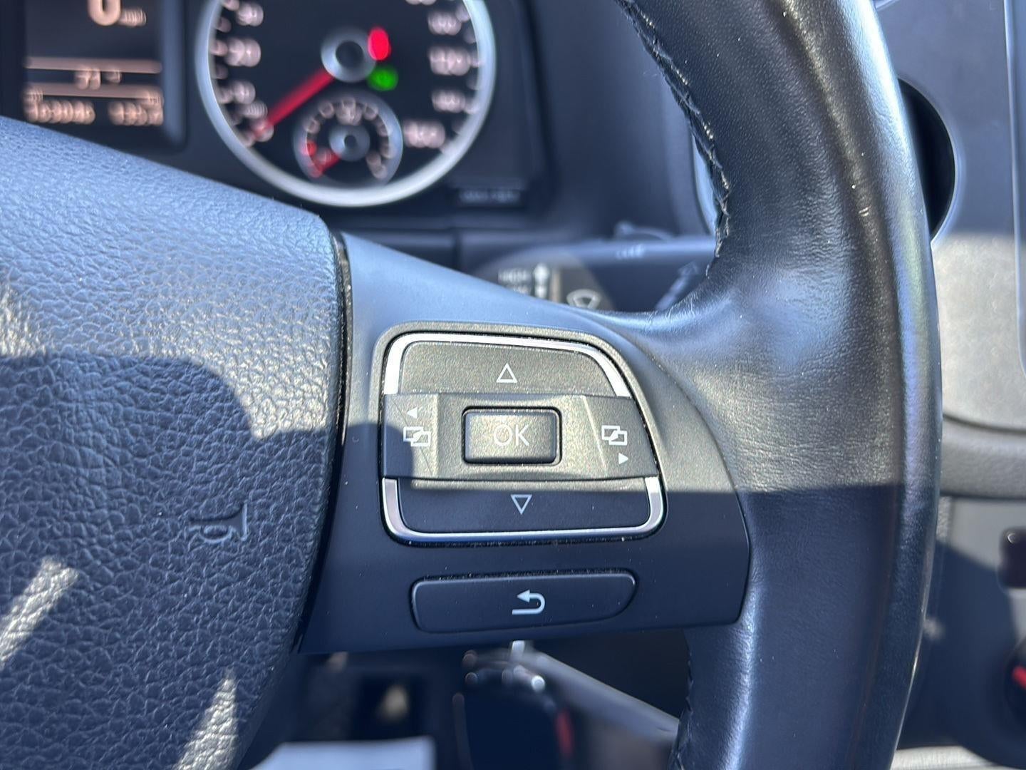 2013 Volkswagen Tiguan S w/Sunroof
