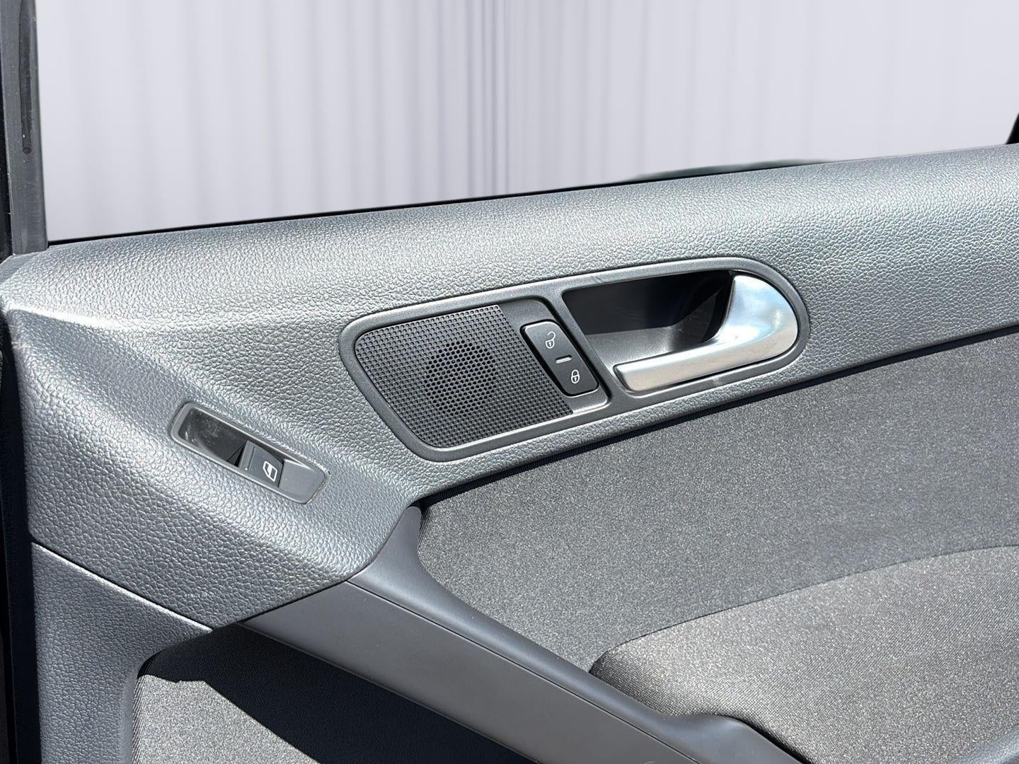 2013 Volkswagen Tiguan S w/Sunroof